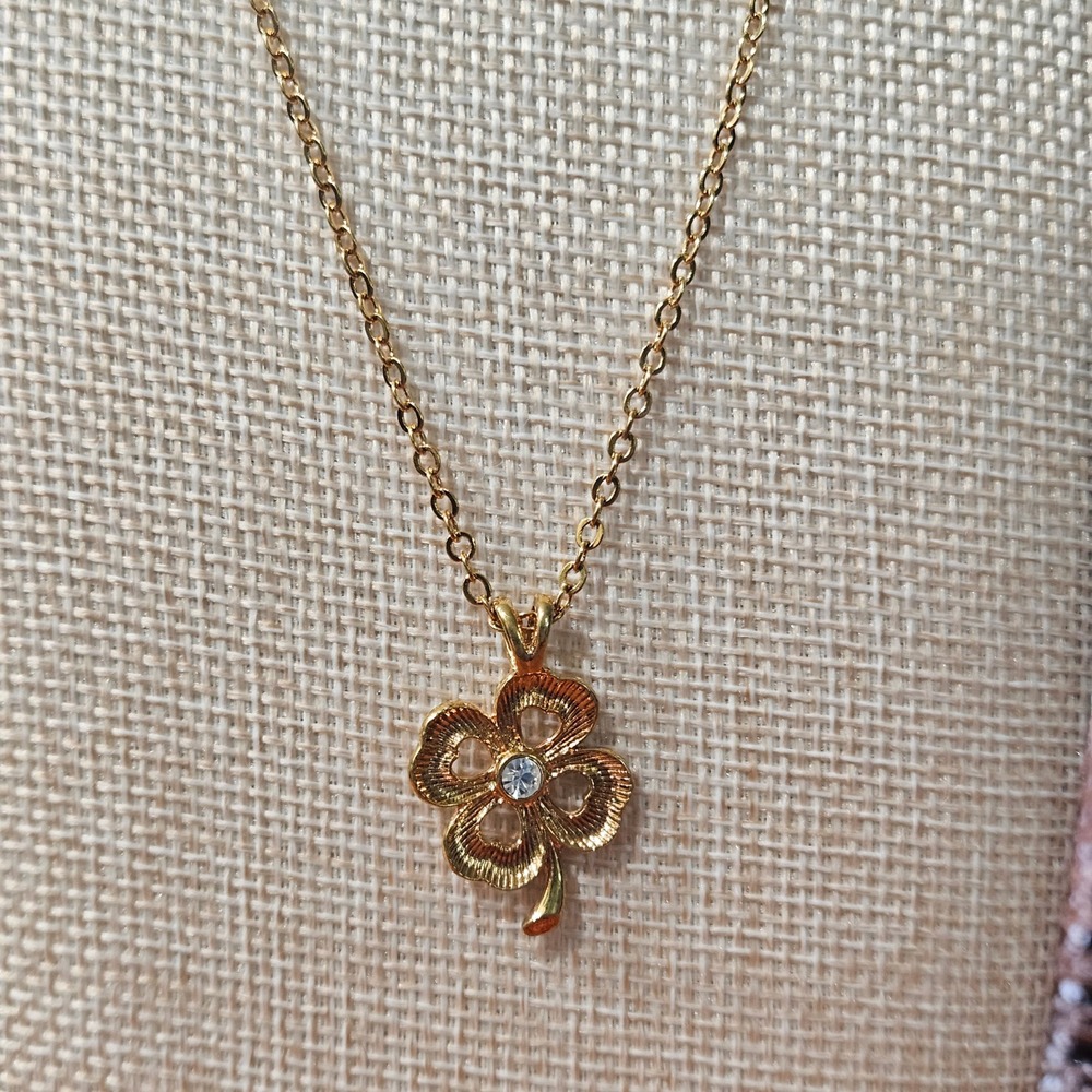 Avon 1981 Lucky Clover Necklace with Box
